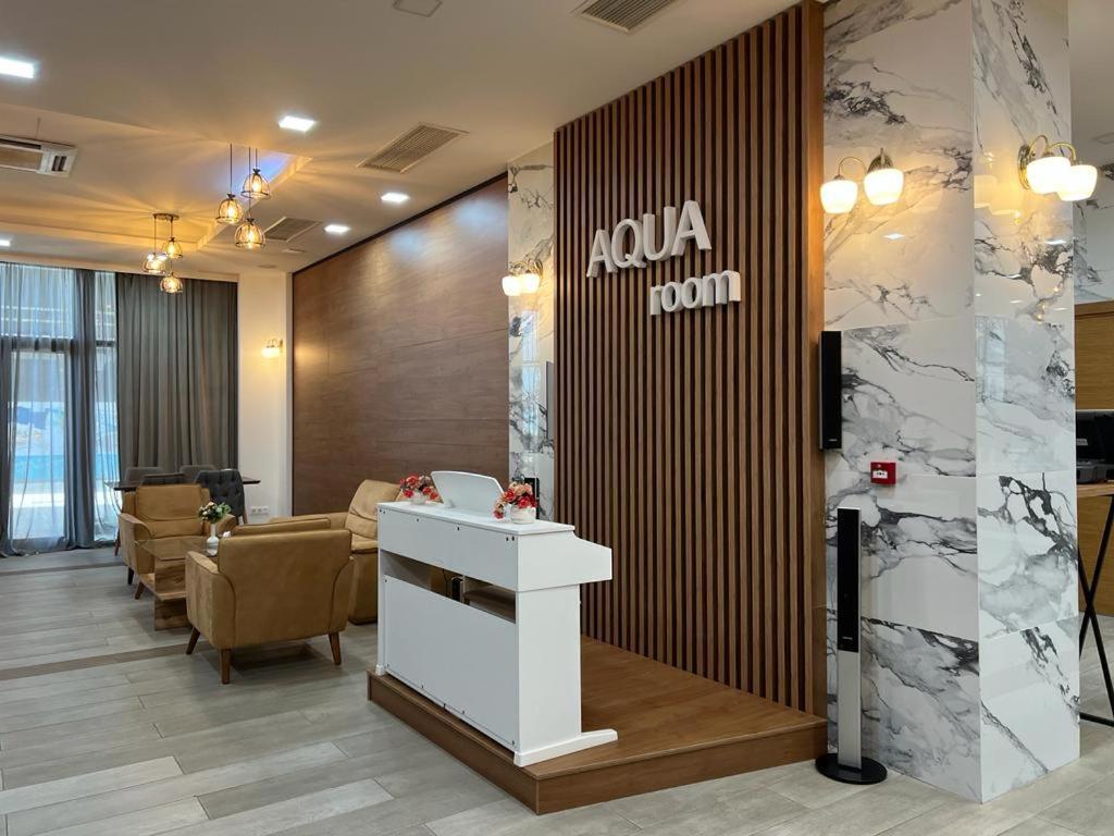 Liana Sea & Sky Suites Batoemi Buitenkant foto