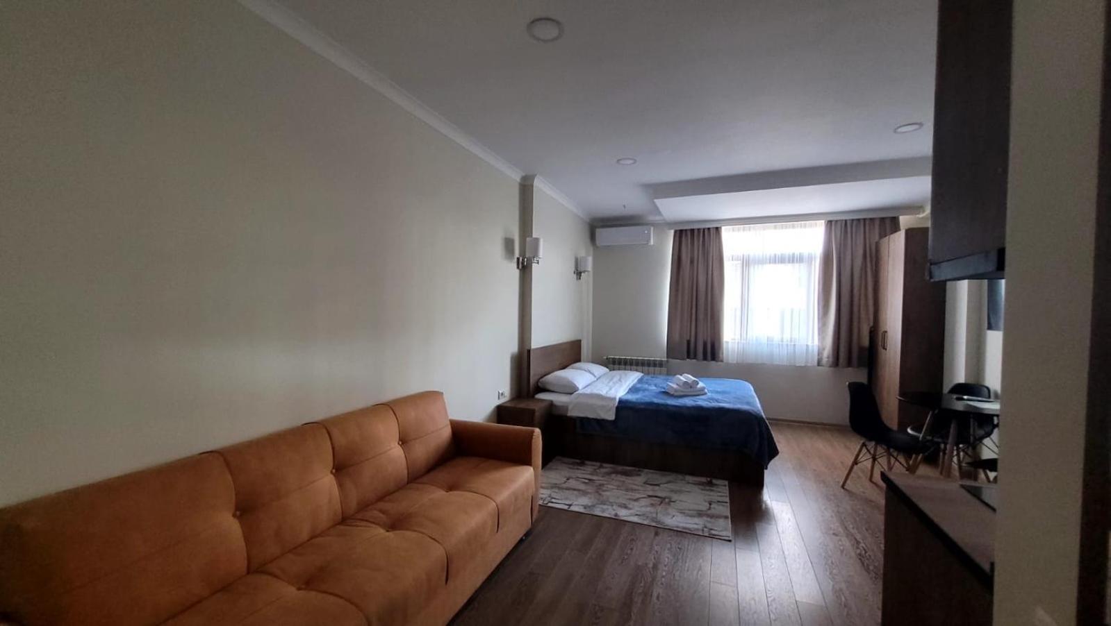 Liana Sea & Sky Suites Batoemi Buitenkant foto
