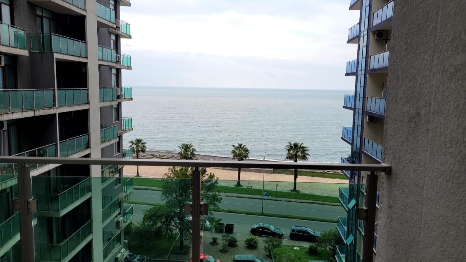 Liana Sea & Sky Suites Batoemi Buitenkant foto