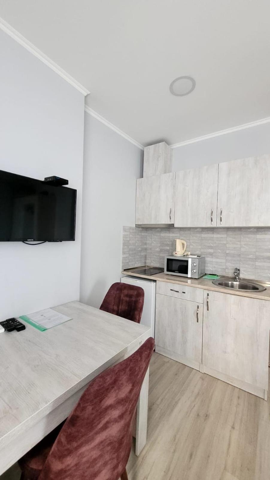 Liana Sea & Sky Suites Batoemi Buitenkant foto