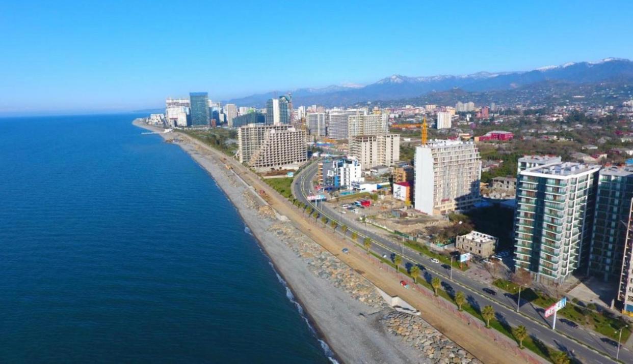 Liana Sea & Sky Suites Batoemi Buitenkant foto