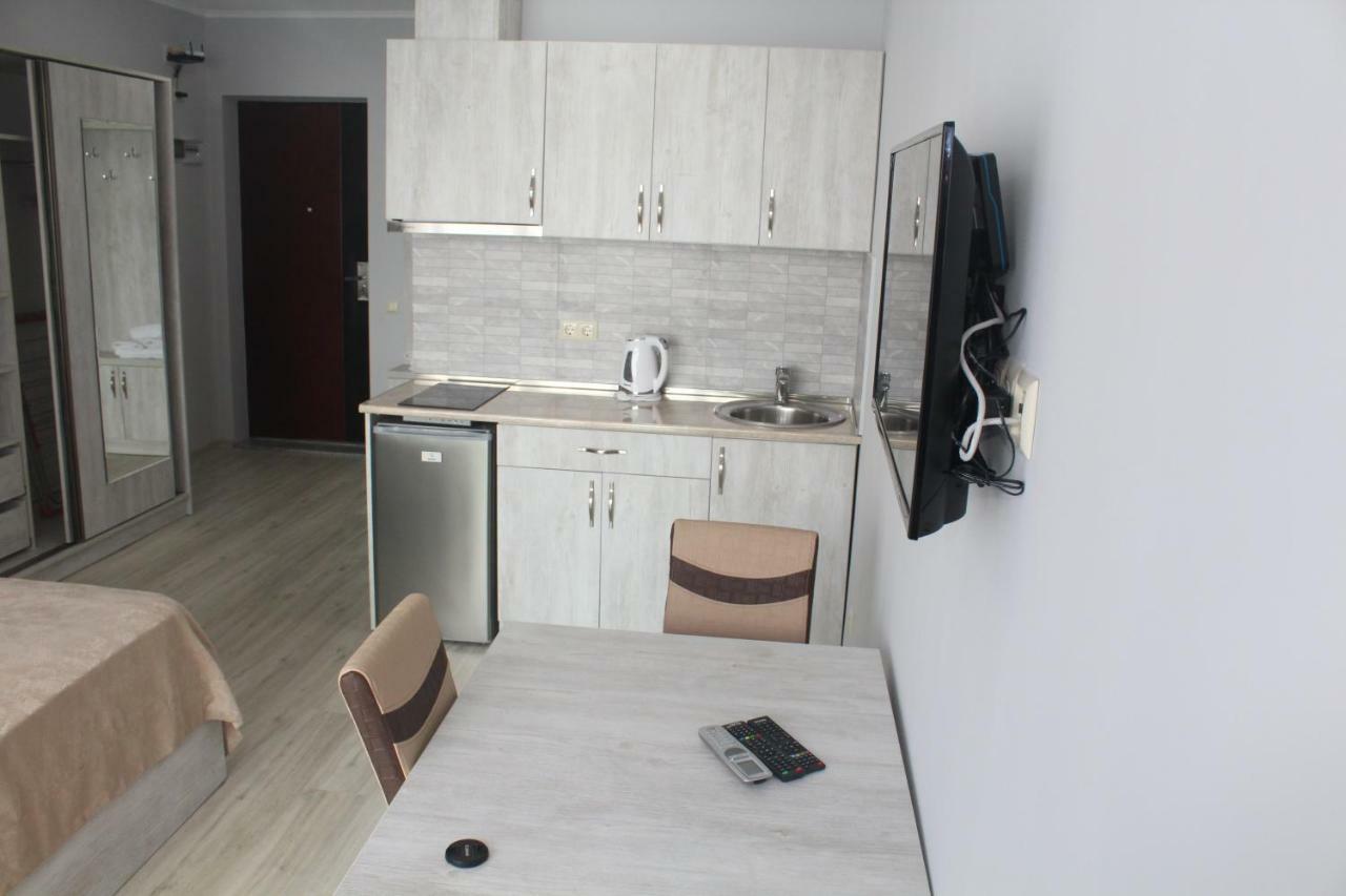 Liana Sea & Sky Suites Batoemi Buitenkant foto
