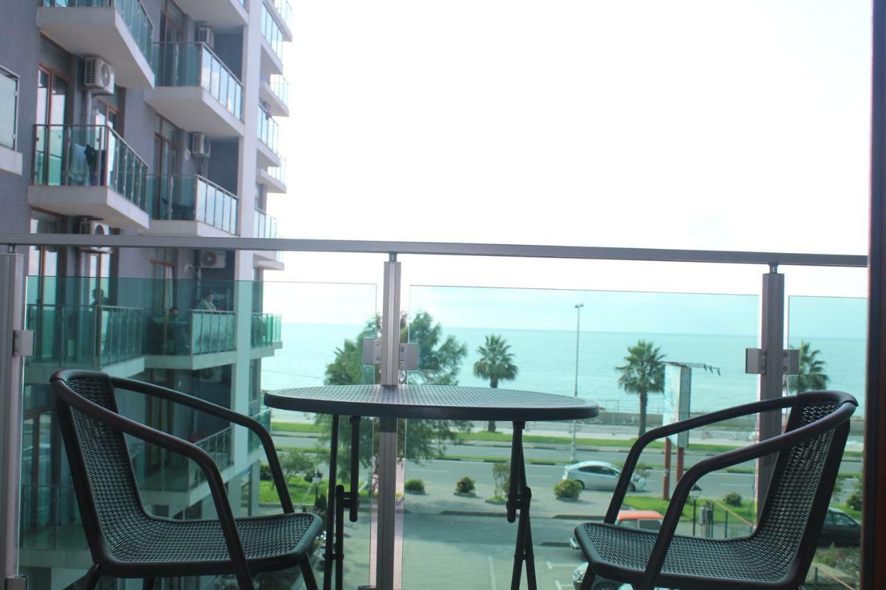 Liana Sea & Sky Suites Batoemi Buitenkant foto